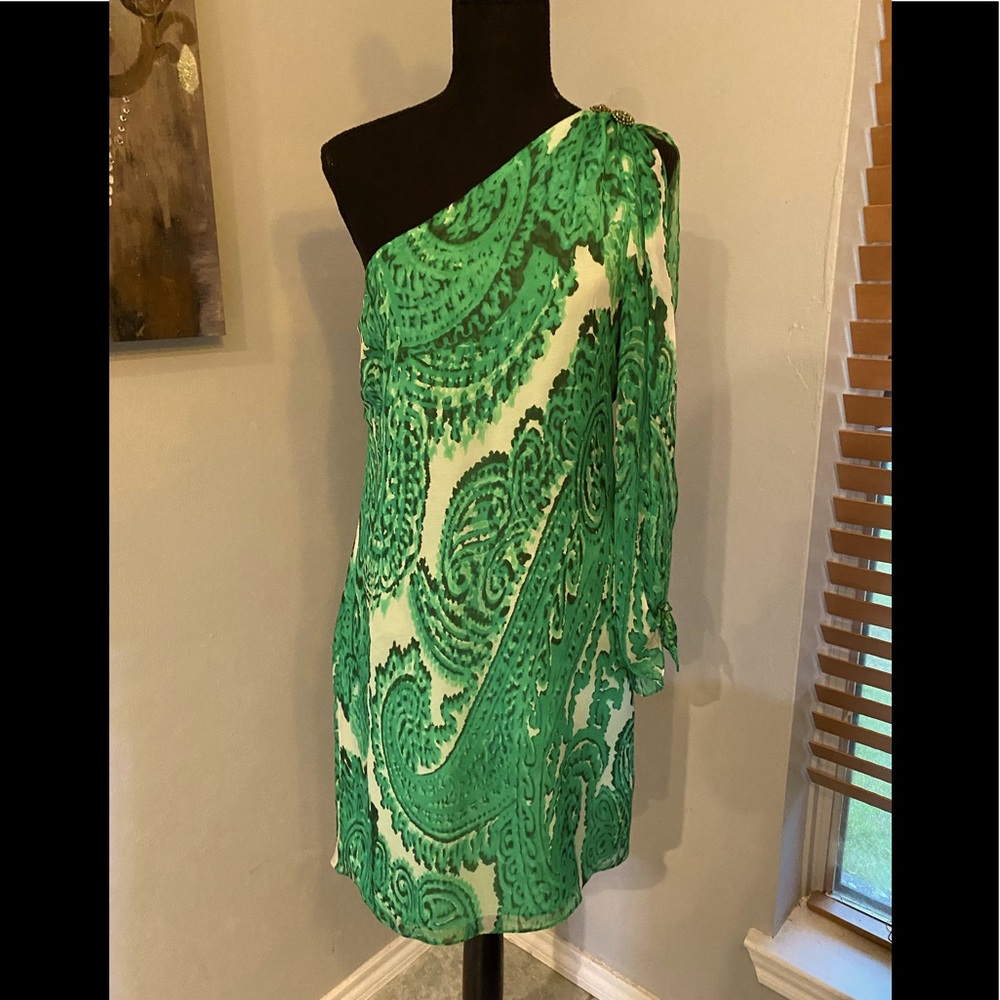 EUC 100% Silk Milly of New York Cocktail Dress with One Cold Shouldered Sleeve